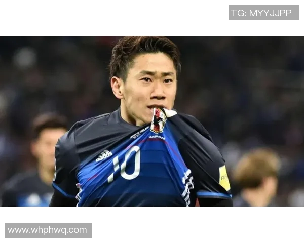 枭龙帕帅赢球后走不动！香川真司轰3球送锋霸45岁生日礼物